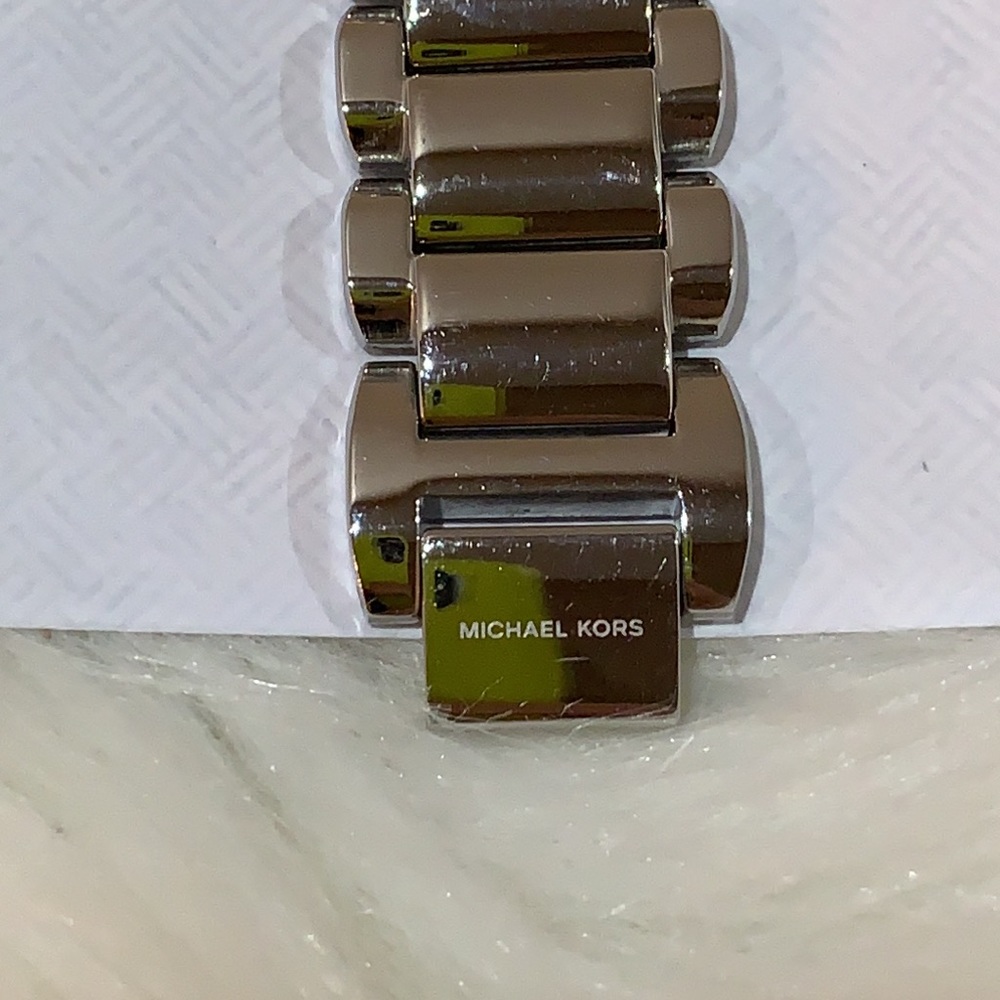 🌸MICHAEL KORS used in excellent condition. 💯 authentic with box. - Picture 6 of 10